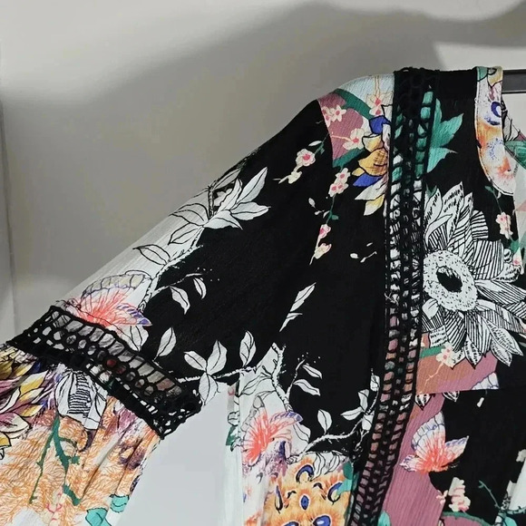 {V Christina} Mixed Print Floral Lace Blouse - Size Medium - Picture 4 of 12